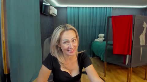 julia__cherry_ online show from 09/21/25, 02:19