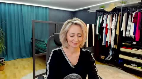 julia__cherry_ online show from 05/14/26, 02:02