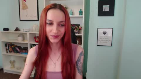 JuliaJae online show from 10/28/25, 06:50