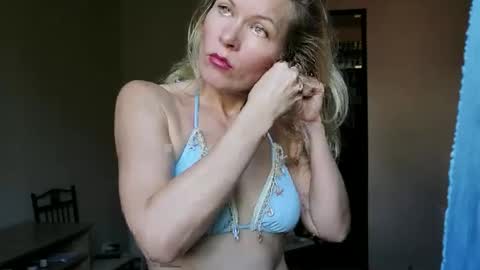 julia_giulia online show from 10/06/25, 10:23