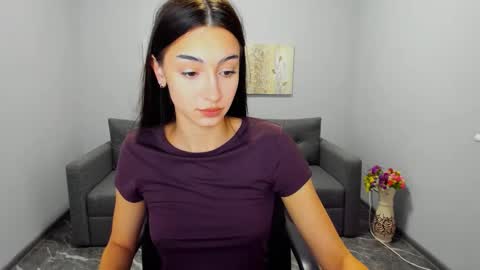 Snapshot of julia_laurent chatting on 11/27/25, 06:37 Julia online show from 11/27/25, 06:37