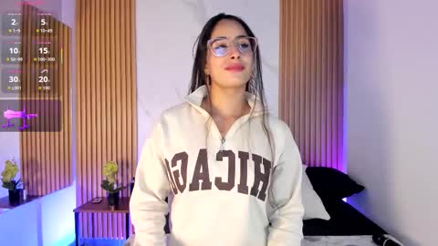 J U L IA   M A R T I N E Z online show from 02/24/26, 11:41