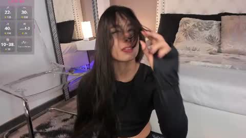 Snapshot of julia_martinezz_ chatting on 06/16/26, 11:35 J U L IA M A R T I N E Z online show from 06/16/26, 11:35