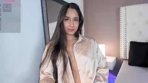 Snapshot of julia_martinezz_ chatting on 06/17/26, 11:45 J U L IA M A R T I N E Z online show from 06/17/26, 11:45