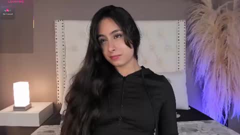 Snapshot of julia_martinezz_ chatting on 06/23/26, 11:41 J U L IA M A R T I N E Z online show from 06/23/26, 11:41