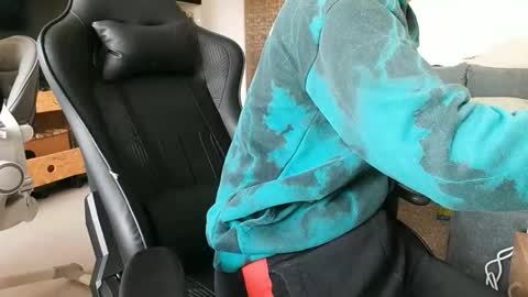 julia_official online show from 02/21/26, 09:32