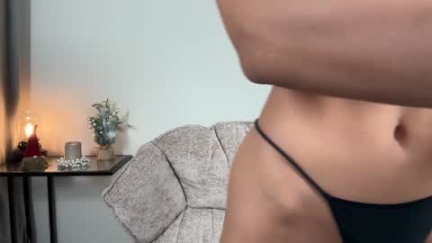 Julia R Le online show from 12/22/24, 11:09