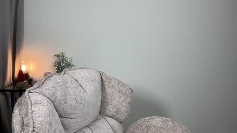 Julia R Le online show from 12/23/24, 06:16