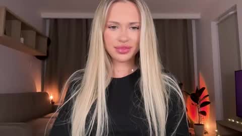 Julia R Le online show from 09/26/25, 10:03