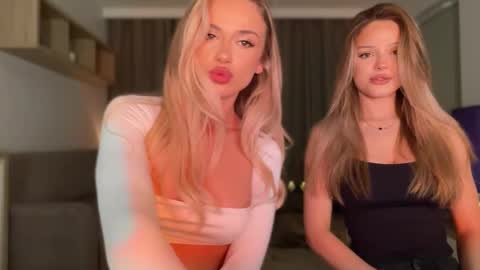 Julia R Le online show from 10/23/25, 07:01