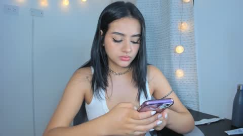 julia_strauns online show from 12/05/24, 06:10