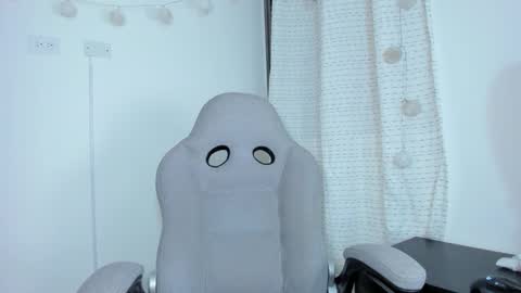 julia_strauns online show from 12/31/24, 06:37