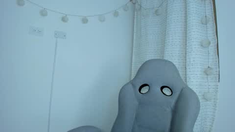 julia_strauns online show from 02/09/25, 09:58