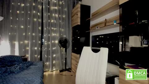 julia_t_mog online show from 09/13/25, 09:25