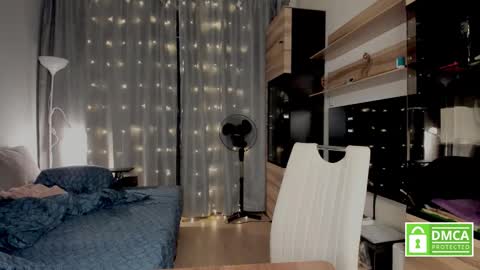 julia_t_mog online show from 10/23/25, 10:30