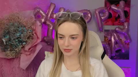 Snapshot of juliabrewwer chatting on 09/18/25, 02:19 Julia online show from 09/18/25, 02:19