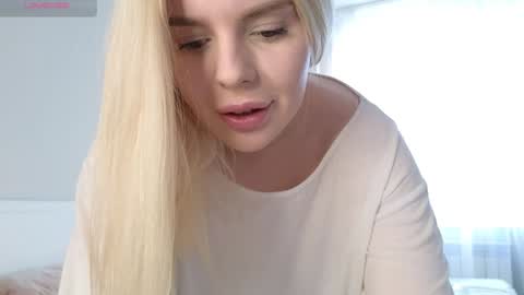 Snapshot of juliacontrol chatting on 01/03/25, 06:22 Molly online show from 01/03/25, 06:22