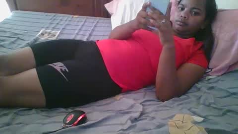 juliah02 online show from 02/26/25, 10:04