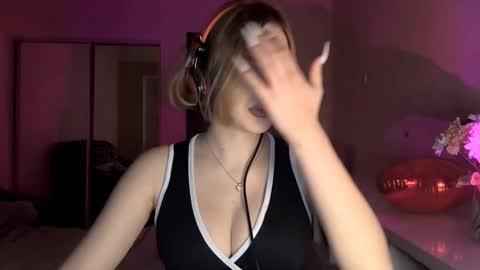 Snapshot of juliahupman chatting on 02/17/26, 06:25 Kate online show from 02/17/26, 06:25