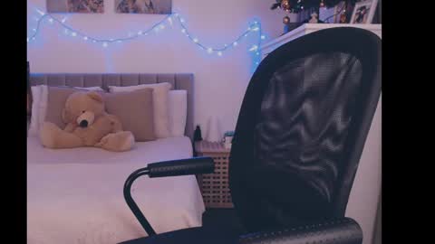 julialiones online show from 12/26/24, 03:31