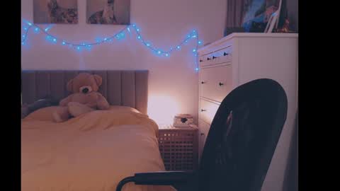 julialiones online show from 03/12/25, 07:28