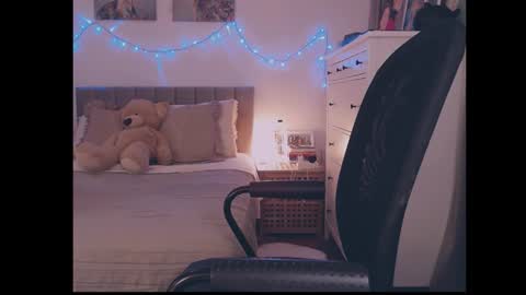 Snapshot of julialiones chatting on 02/05/26, 04:55 julialiones online show from 02/05/26, 04:55