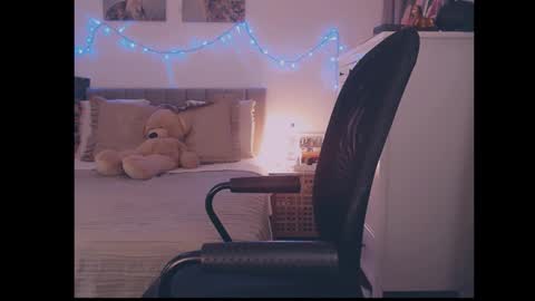 Snapshot of julialiones chatting on 02/19/26, 04:14 julialiones online show from 02/19/26, 04:14