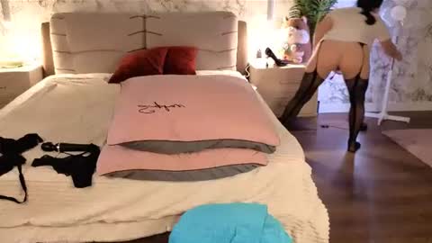 Snapshot of juliamillss chatting on 06/30/26, 12:11 juliamillss online show from 06/30/26, 12:11