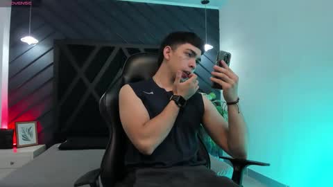 Snapshot of julian_mercier chatting on 01/12/26, 11:26 JULIAN online show from 01/12/26, 11:26