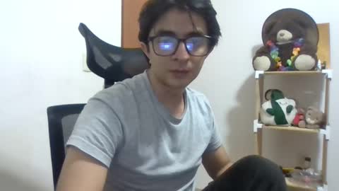 Snapshot of julian_mora7 chatting on 03/11/25, 02:32 Julian Mora online show from 03/11/25, 02:32