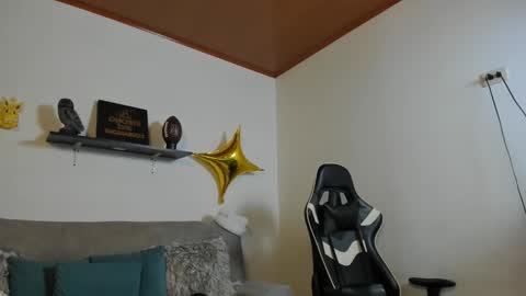 julian_wallace online show from 11/21/25, 04:16