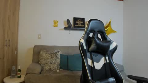 julian_wallace online show from 11/29/25, 02:31