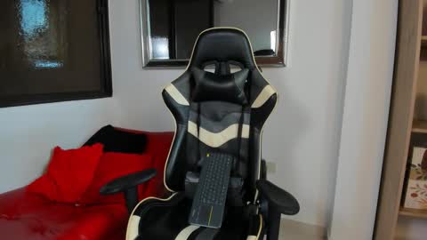 julian_wallace online show from 03/08/26, 10:02