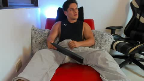 julian_wallace online show from 03/30/26, 09:05