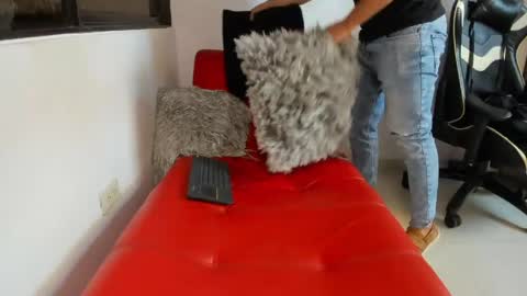 julian_wallace online show from 04/08/26, 07:14