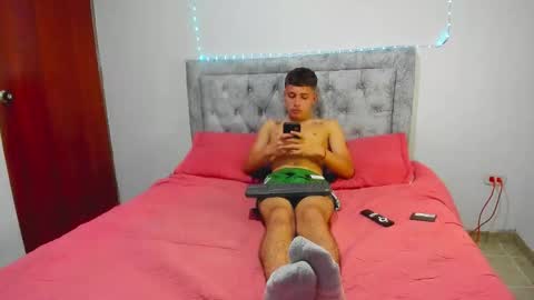 Snapshot of julian_wolf18 chatting on 03/05/26, 03:19 julian online show from 03/05/26, 03:19