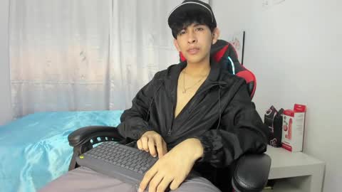 Julian online show from 05/01/26, 07:07