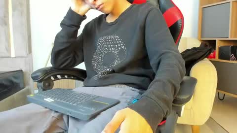 Julian online show from 05/27/26, 07:11