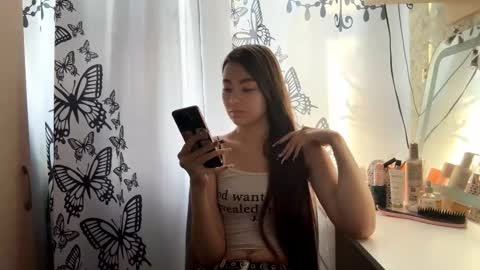 Snapshot of julianeaukamp chatting on 02/06/26, 12:48 Viola online show from 02/06/26, 12:48