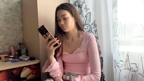 Snapshot of julianeaukamp chatting on 03/04/26, 02:17 Viola online show from 03/04/26, 02:17