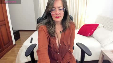 Snapshot of juliannemore chatting on 05/26/26, 12:50 Fernanda online show from 05/26/26, 12:50