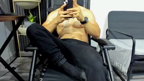 Julian online show from 02/12/26, 11:44