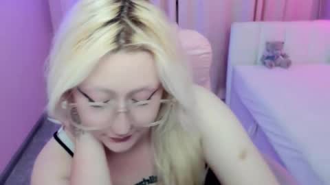 JuliaSharkk online show from 10/13/25, 06:41