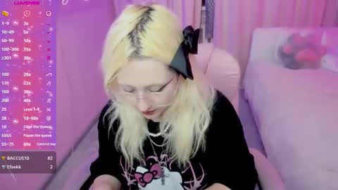 JuliaSharkk online show from 11/20/25, 09:58