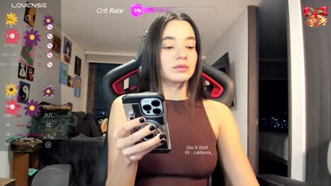 Snapshot of julidavila chatting on 12/10/24, 12:39 Jeimy Help me to reach 100 thumbs up online show from 12/10/24, 12:39