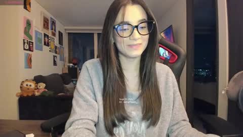 Snapshot of julidavila chatting on 09/21/25, 02:02 Jeimy Help me to reach 100 thumbs up online show from 09/21/25, 02:02