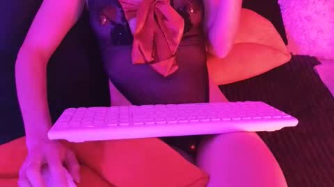 Julie-Game online show from 12/04/25, 10:51