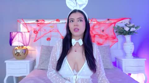 Juliet Bennet online show from 10/22/25, 04:24