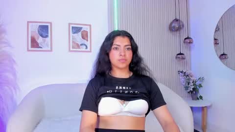 Snapshot of julie_devani chatting on 11/15/25, 08:05 julie_devani online show from 11/15/25, 08:05