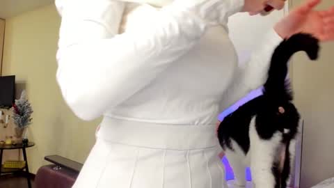 Julie online show from 11/01/25, 03:25